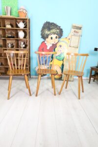 18 chaises en bois vintage
